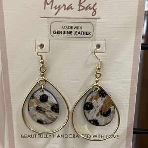 ‎Genuine leather nano earrings